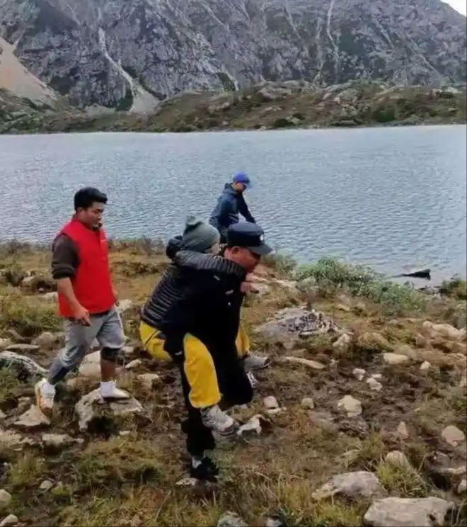 项攀登入围2025年金冰镐奖 犀牛说AG真人平台长假多地徒步遇险；中国四(图29)