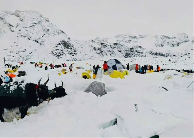 项攀登入围2025年金冰镐奖 犀牛说AG真人平台长假多地徒步遇险；中国四(图14)