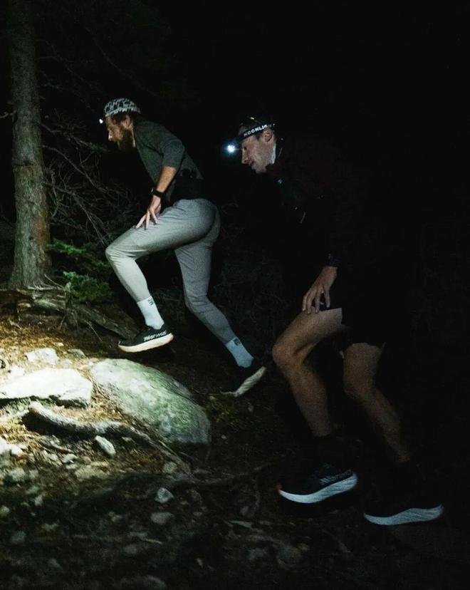 项攀登入围2025年金冰镐奖 犀牛说AG真人平台长假多地徒步遇险；中国四(图11)