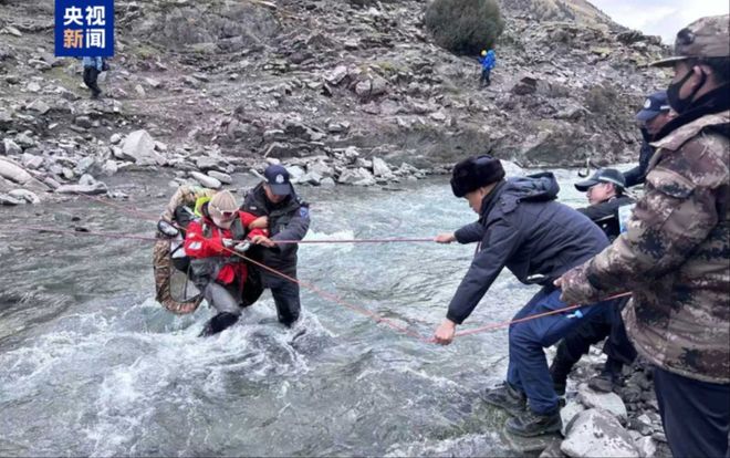 项攀登入围2025年金冰镐奖 犀牛说AG真人平台长假多地徒步遇险；中国四(图25)