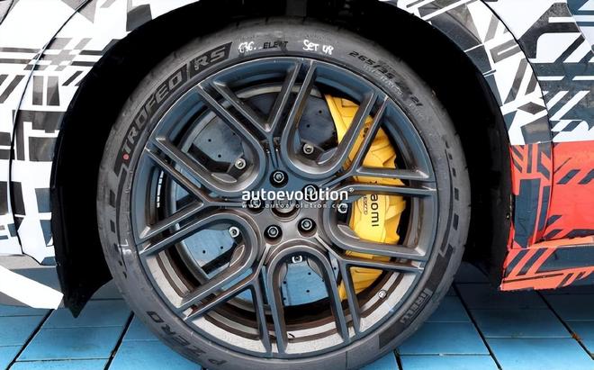 、性能版YU7…小米即将亮出多张“王牌”ag真人平台第一游戏六座增程、改款SU7(图11)